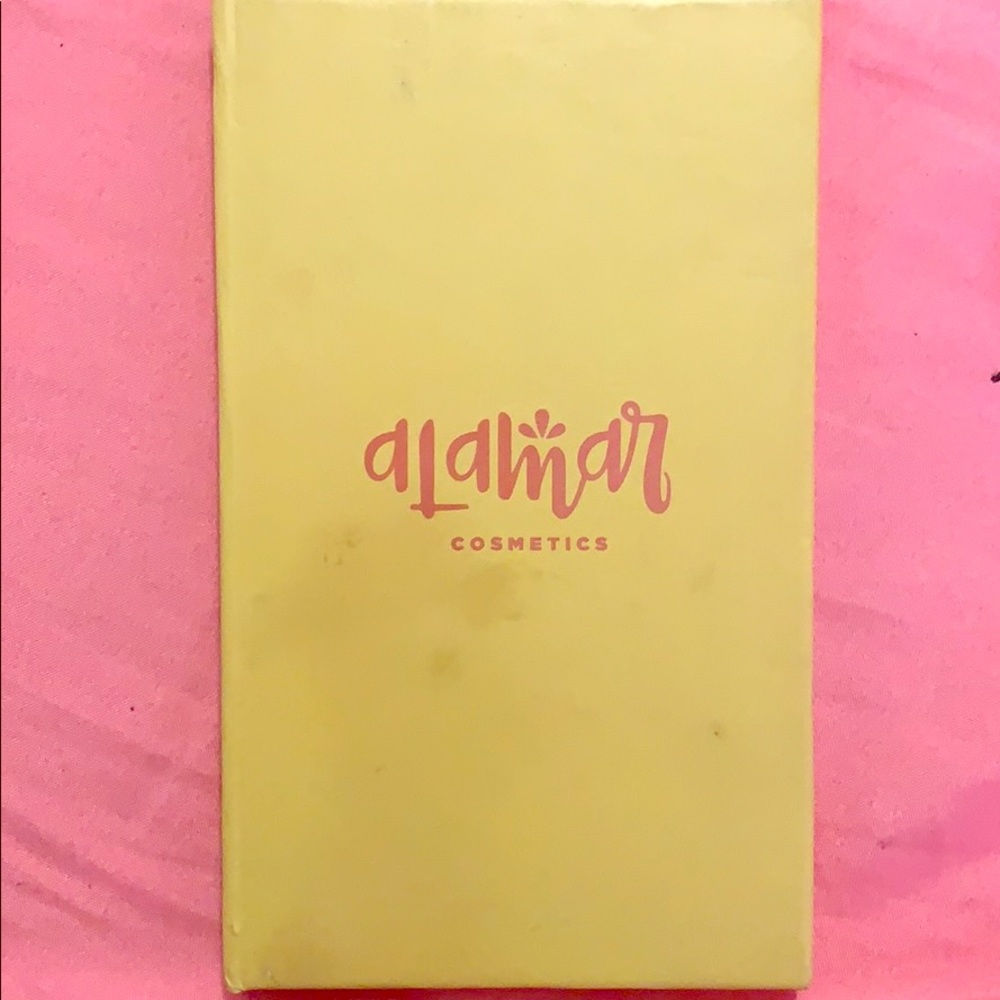 Alamar eyeshadow palette